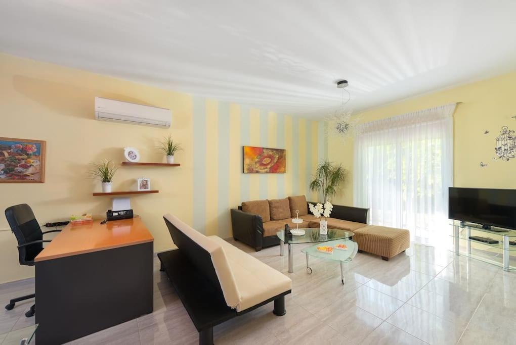 Greek Style Ground Floor Apartment & Pool Ialysos  Exteriér fotografie